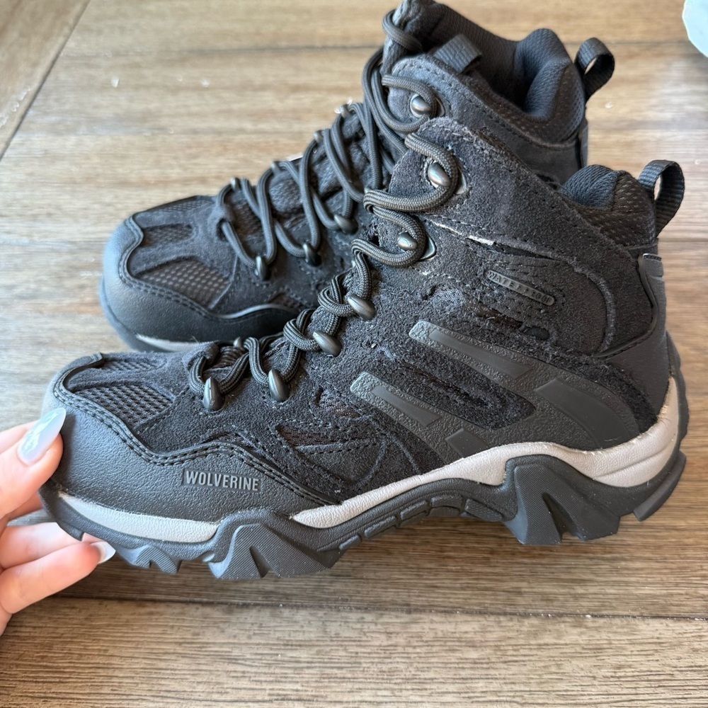 Nwt wolverine wilderness mid black hiker boots
